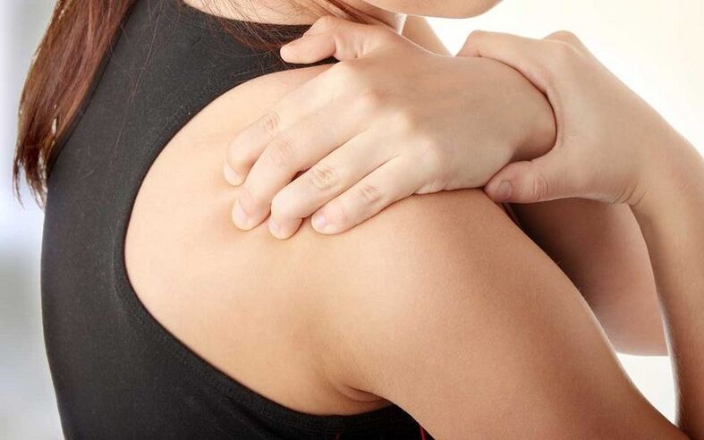 douleur sous l'omoplate du dos